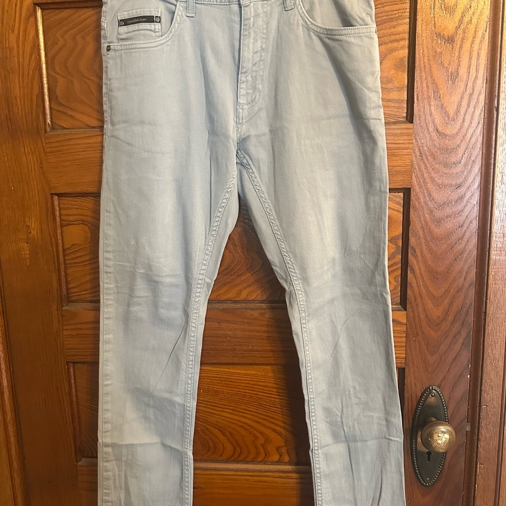 Calvin Klein Jeans Men's Slim Fit in Light Gray